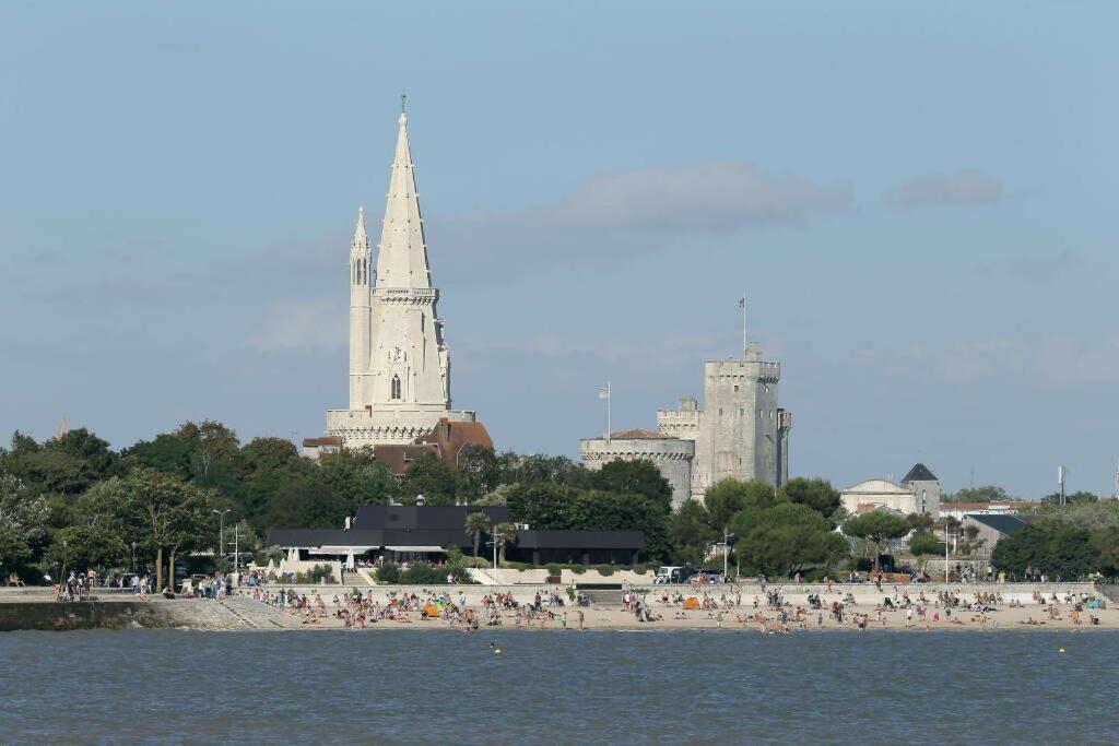 Appartement Avec Cour Privee Centre Ville Classe 4 Etoiles Remparts 1 La Rochelle  Ngoại thất bức ảnh