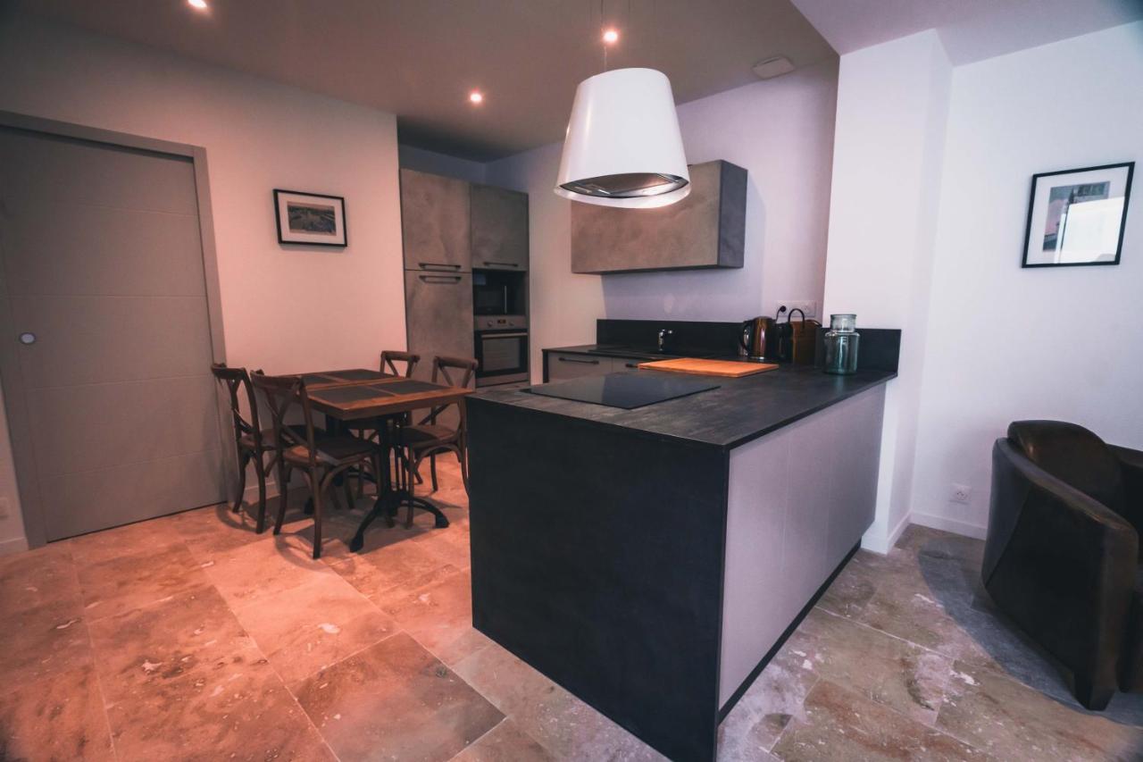 Appartement Avec Cour Privee Centre Ville Classe 4 Etoiles Remparts 1 La Rochelle  Ngoại thất bức ảnh