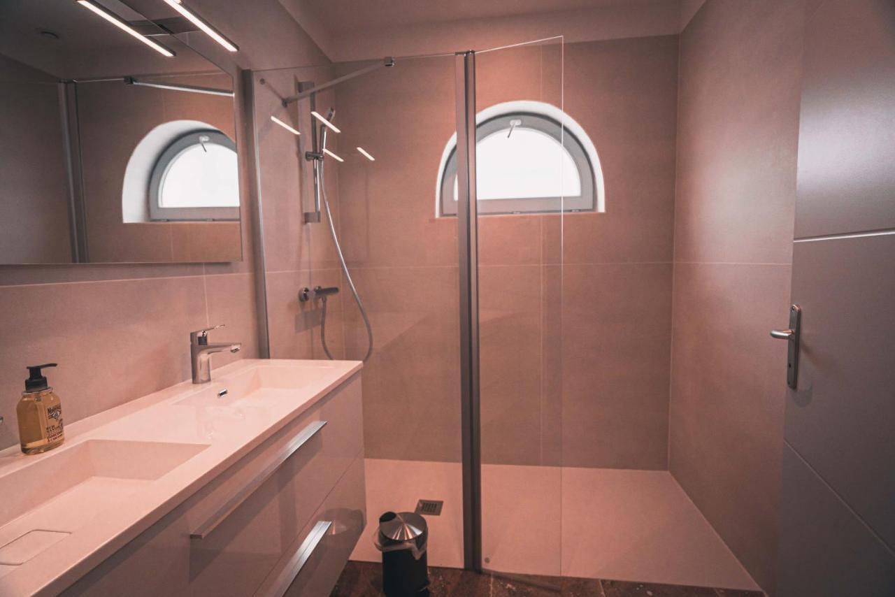 Appartement Avec Cour Privee Centre Ville Classe 4 Etoiles Remparts 1 La Rochelle  Ngoại thất bức ảnh